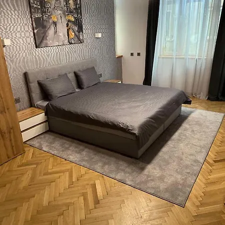 Lux Center Affittacamere Sofia