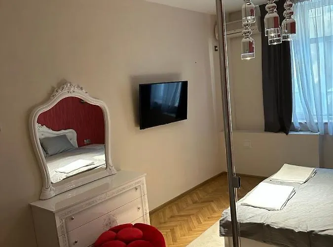 Lux Center Guest house *