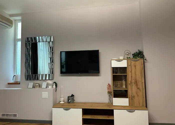 Lux Center Къща за гости *